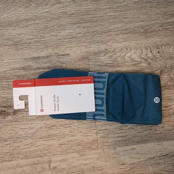 lululemon athletica Accessories - Lululemon NWT Power Stride Ankle Sock Size Large Capri Blue
